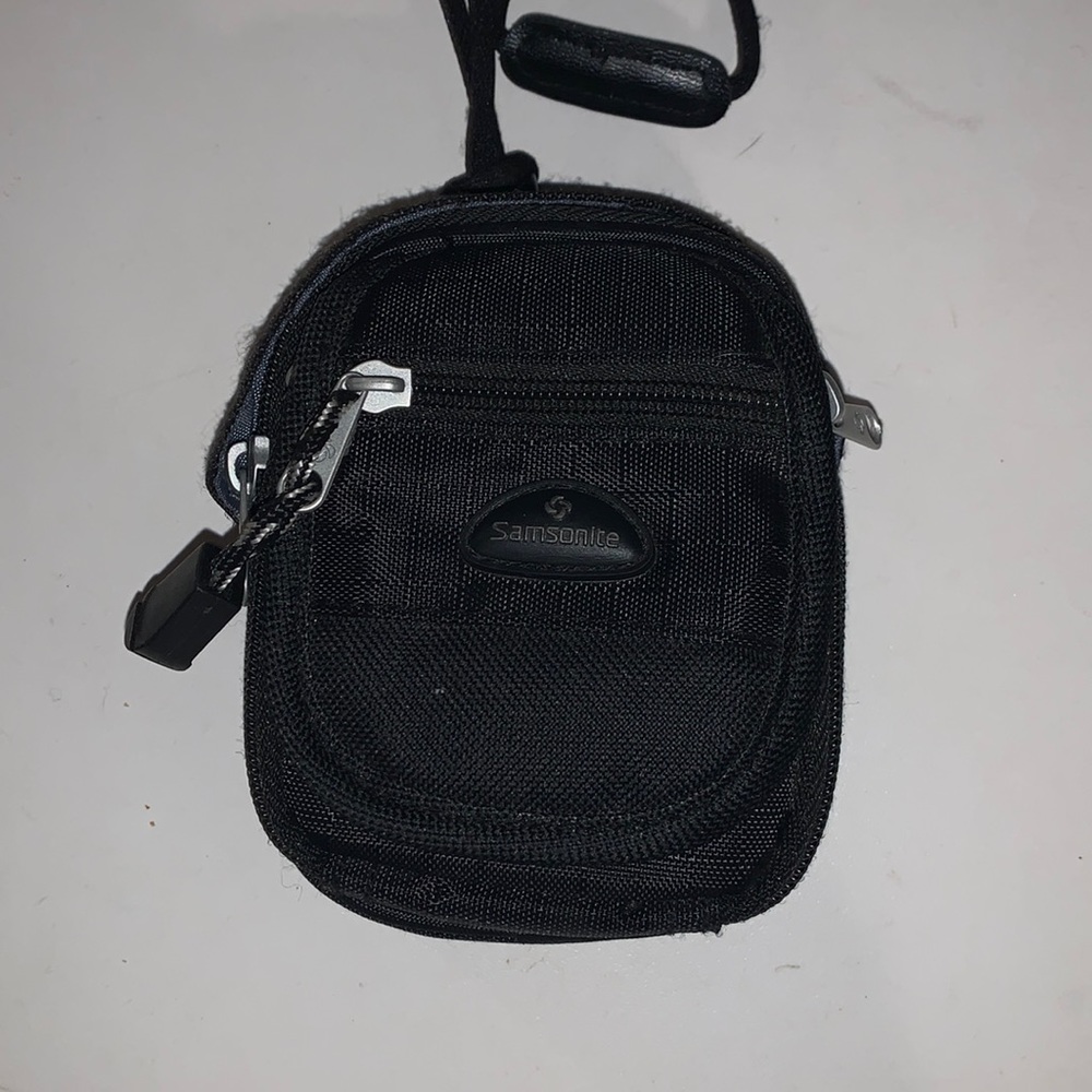 Samsonite Camera Bag with Velcro 5 Zippers and a Net Pouch ❤️